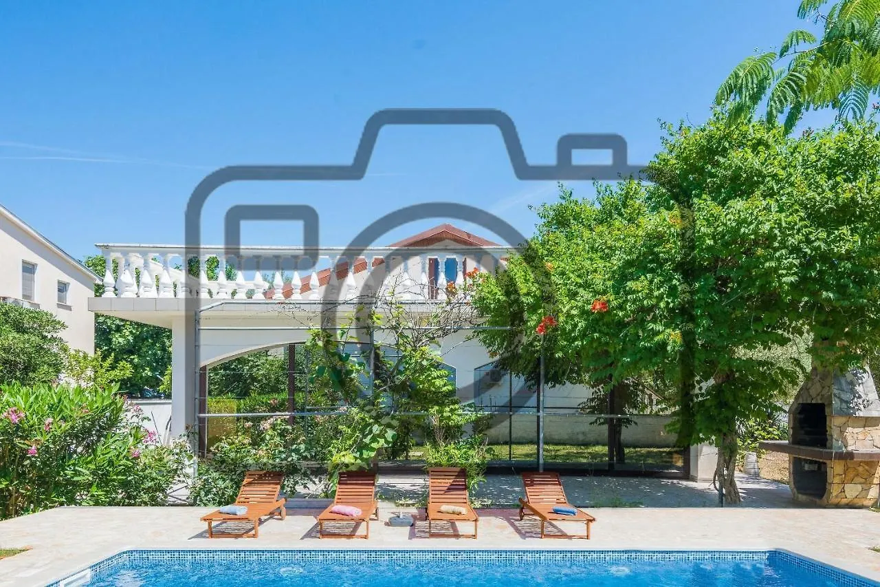 Family Friendly House With A Swimming Pool Vir - 19097 Villa
