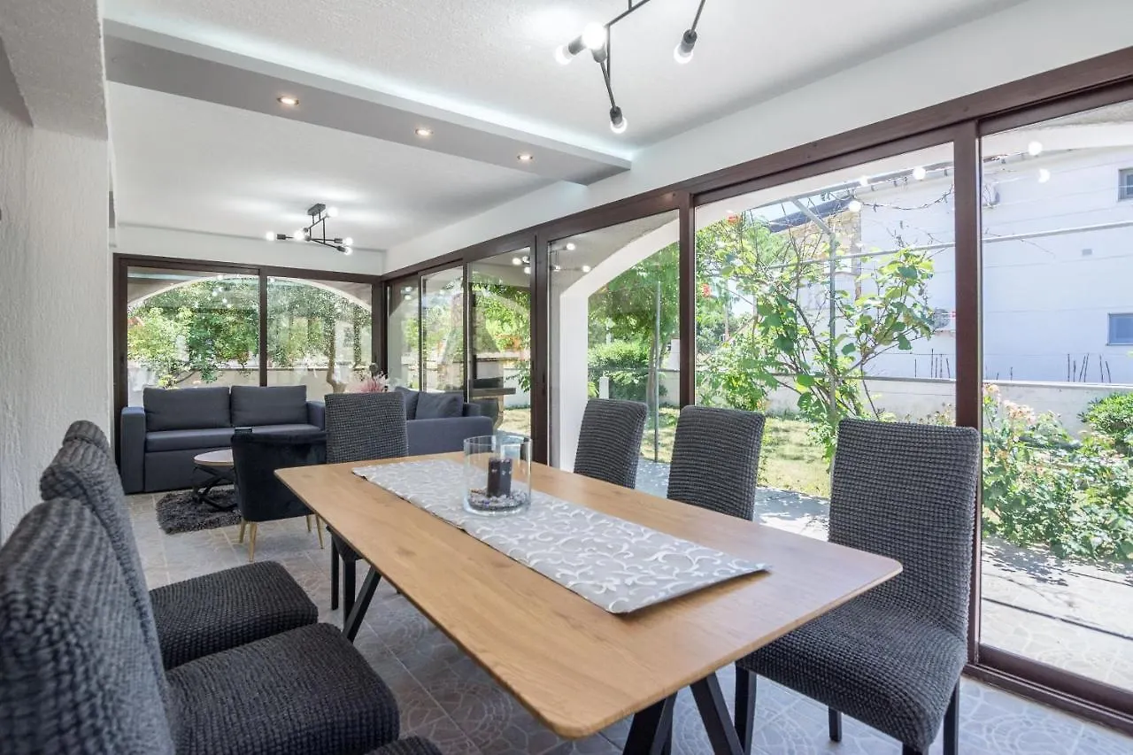 Family Friendly House With A Swimming Pool Vir - 19097 Villa Holiday home